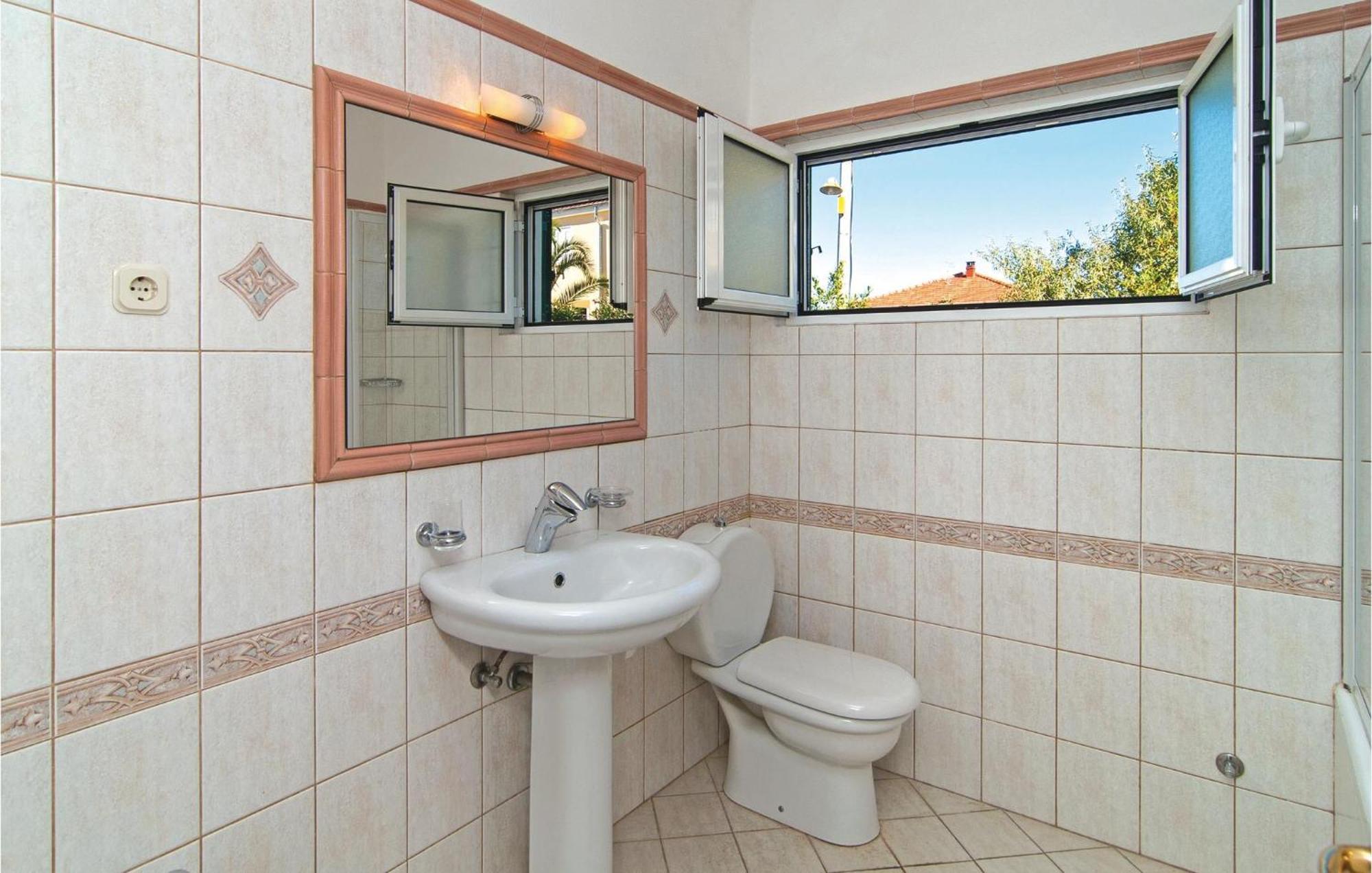 3 Bedroom Cozy Home In Supetar Exterior foto